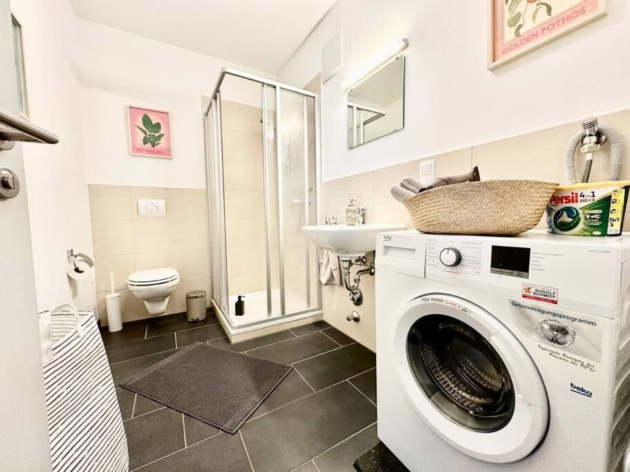 Stylisches Studio Mit Privatem Stellplatz Wenige Minuten Von Der Innenstadt & Mosel โคเบลนซ์ ภายนอก รูปภาพ
