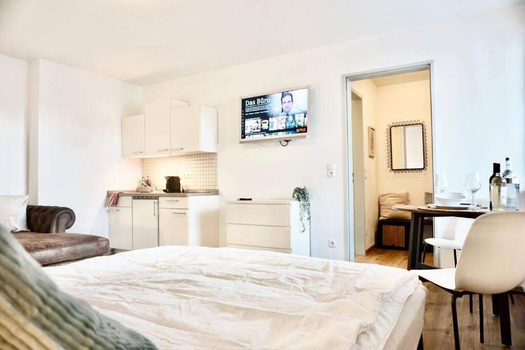 Stylisches Studio Mit Privatem Stellplatz Wenige Minuten Von Der Innenstadt & Mosel โคเบลนซ์ ภายนอก รูปภาพ