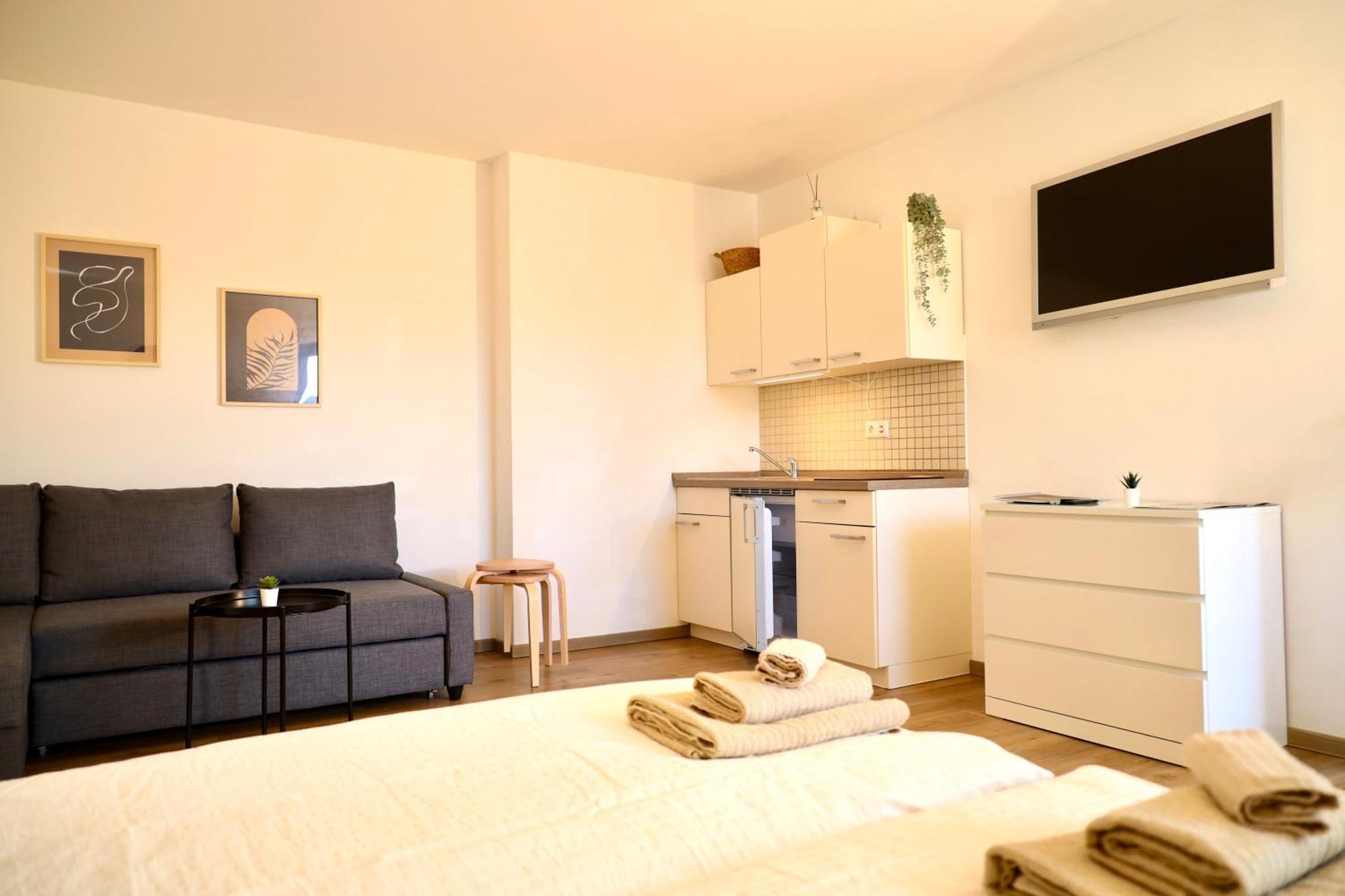 Stylisches Studio Mit Privatem Stellplatz Wenige Minuten Von Der Innenstadt & Mosel โคเบลนซ์ ภายนอก รูปภาพ